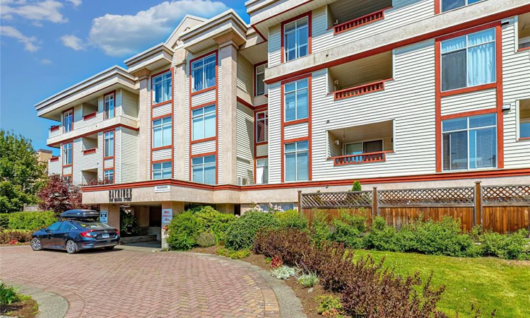 304-2511 Quadra Street