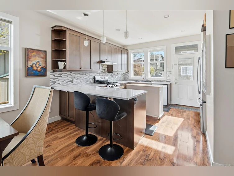 23 Pilot Street, Victoria, BC, V8V 2A5 - 4