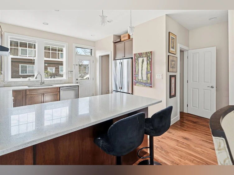 23 Pilot Street, Victoria, BC, V8V 2A5 - 7