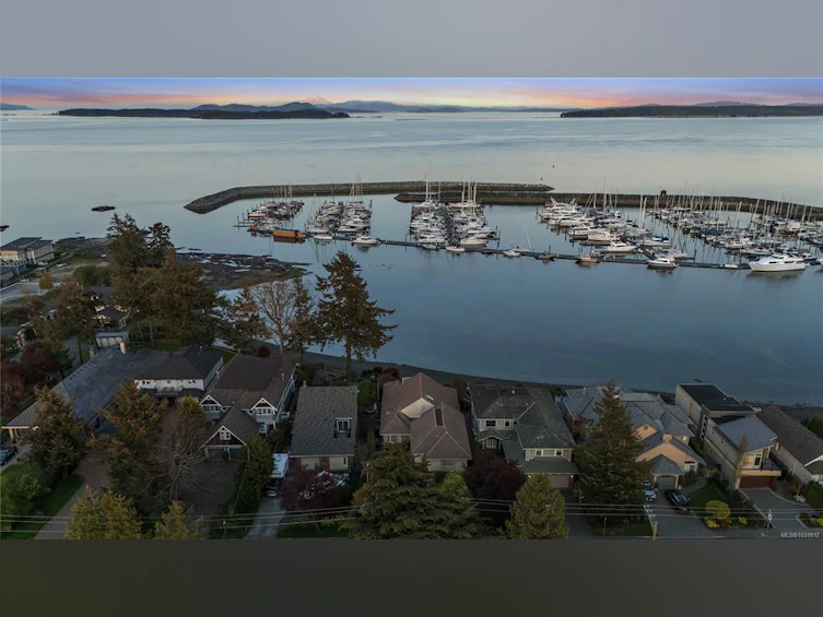 10007 Third Street, Sidney, BC, V8L 3B1 - 65