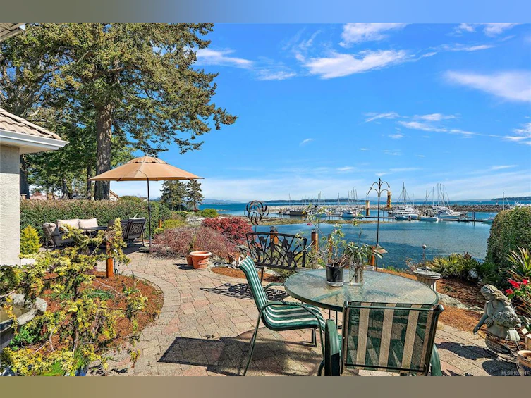 10007 Third Street, Sidney, BC, V8L 3B1 - 69