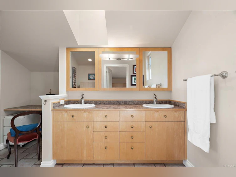 10007 Third Street, Sidney, BC, V8L 3B1 - 41