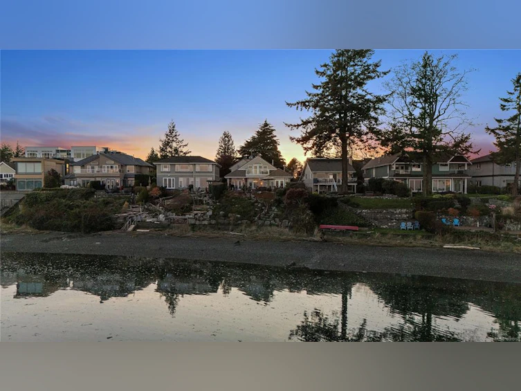 10007 Third Street, Sidney, BC, V8L 3B1 - 68