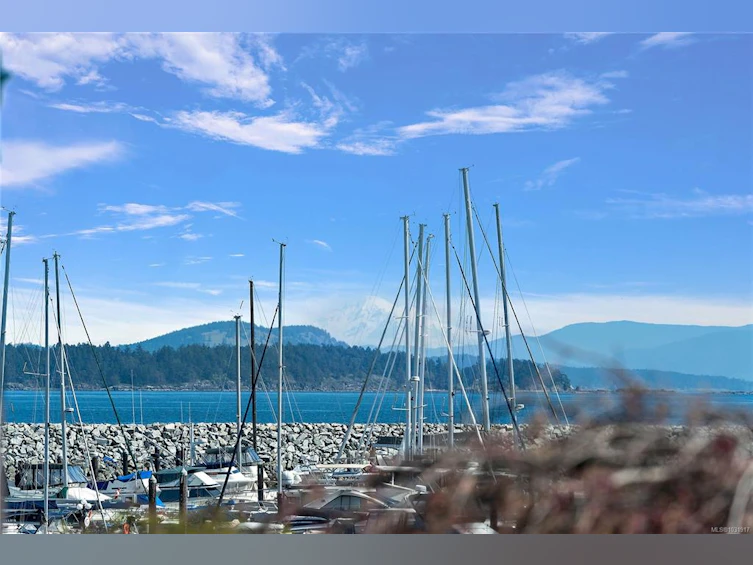 10007 Third Street, Sidney, BC, V8L 3B1 - 82