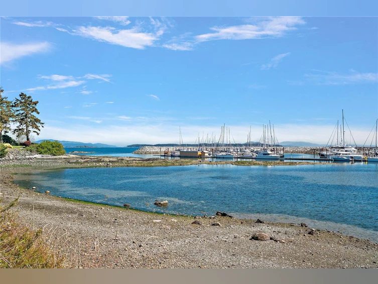 10007 Third Street, Sidney, BC, V8L 3B1 - 77