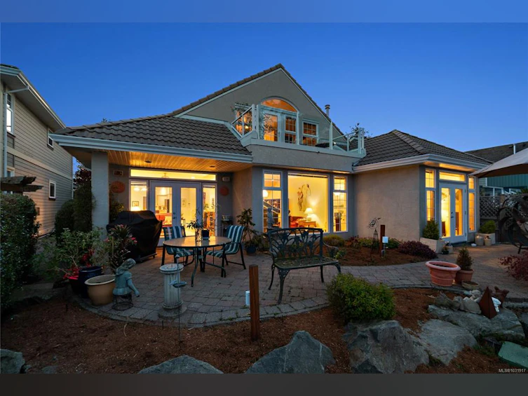 10007 Third Street, Sidney, BC, V8L 3B1 - 6
