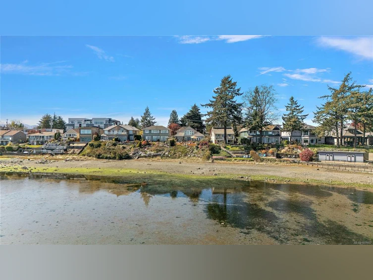 10007 Third Street, Sidney, BC, V8L 3B1 - 34