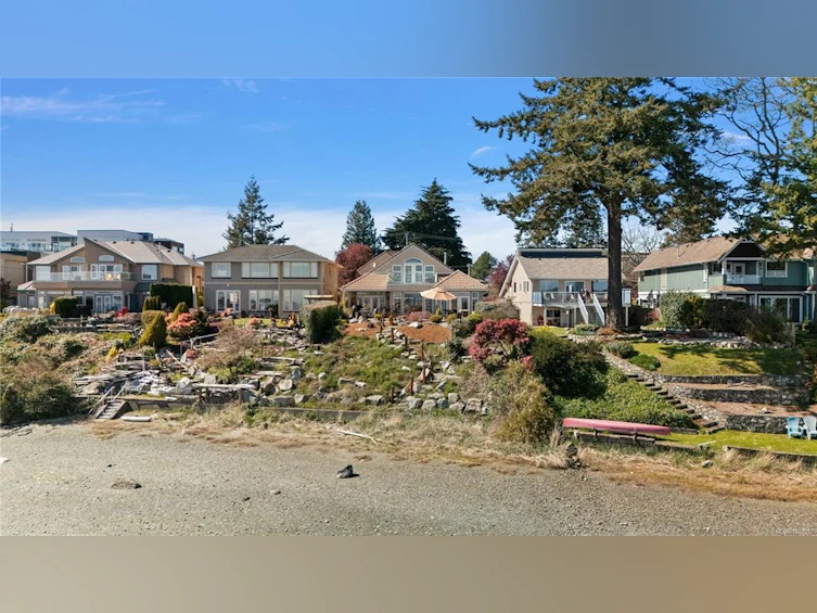 10007 Third Street, Sidney, BC, V8L 3B1 - 7