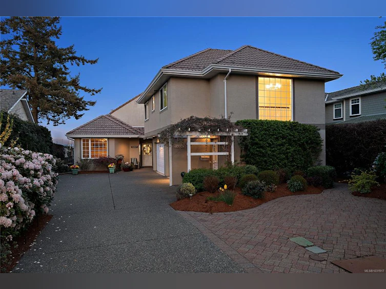 10007 Third Street, Sidney, BC, V8L 3B1 - 85