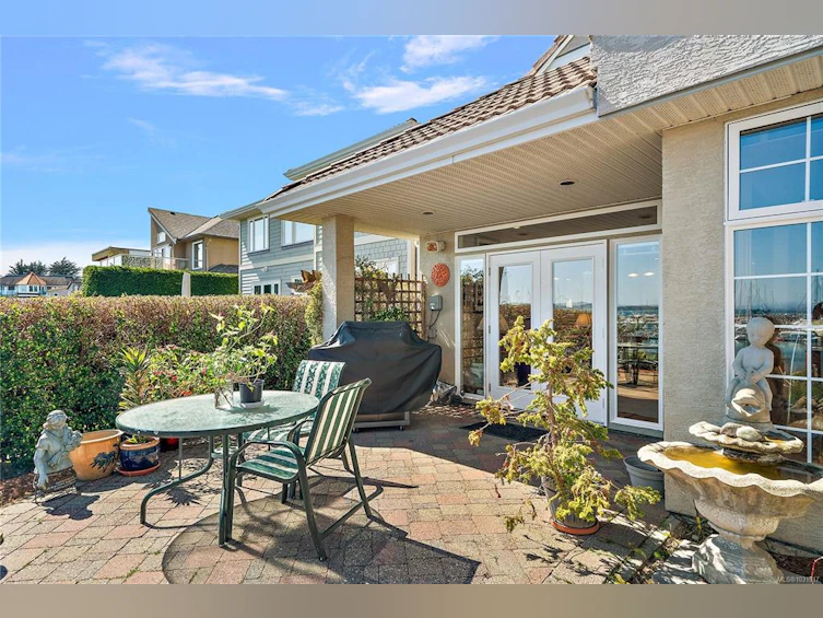 10007 Third Street, Sidney, BC, V8L 3B1 - 73