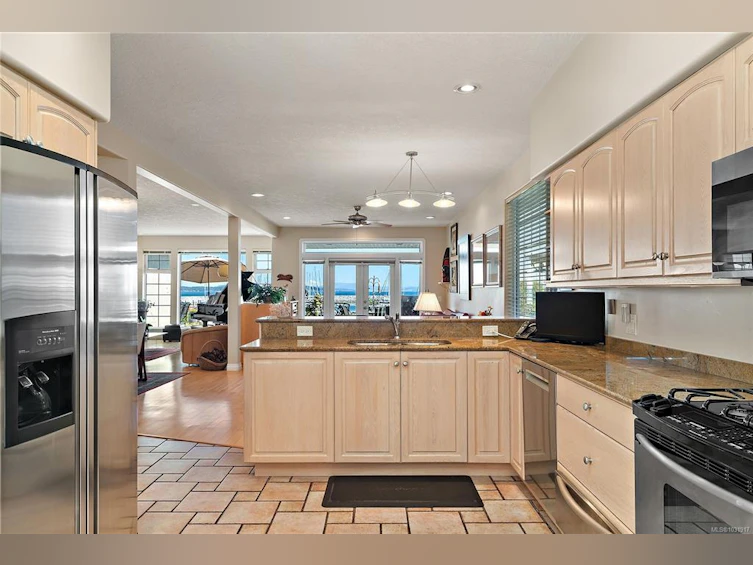 10007 Third Street, Sidney, BC, V8L 3B1 - 19