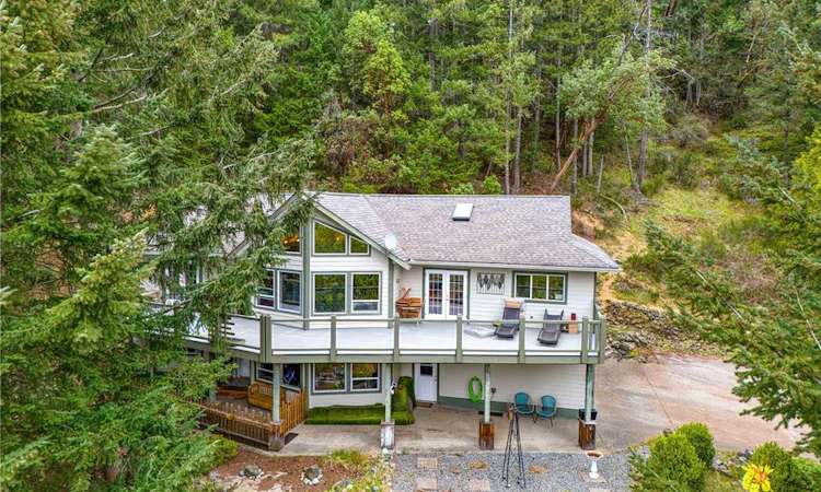 3482 Arrowsmith Road