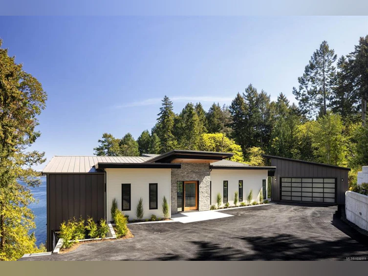 1677 Lands End Road, North Saanich, BC, V8L 5L5