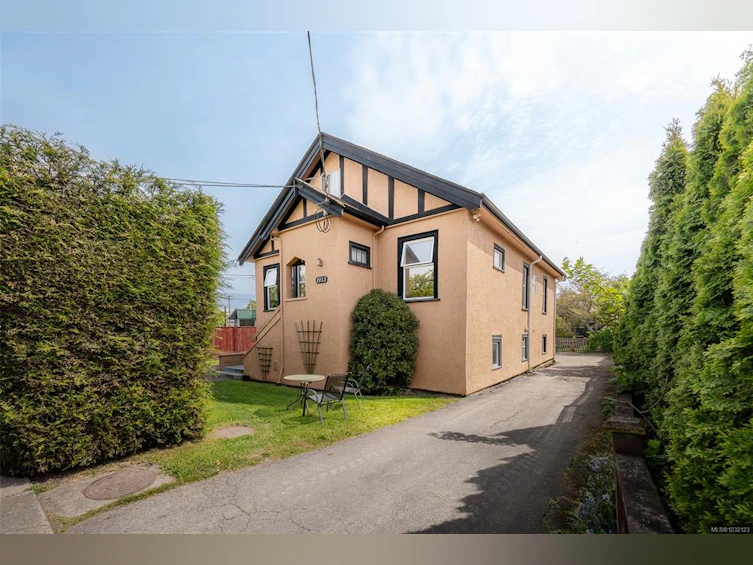 1913 Duchess Street, Victoria, BC, V8R 4W2