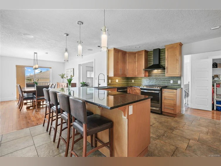 517 Pamela Place, Saanich, BC, V8Z 4H2 - 6
