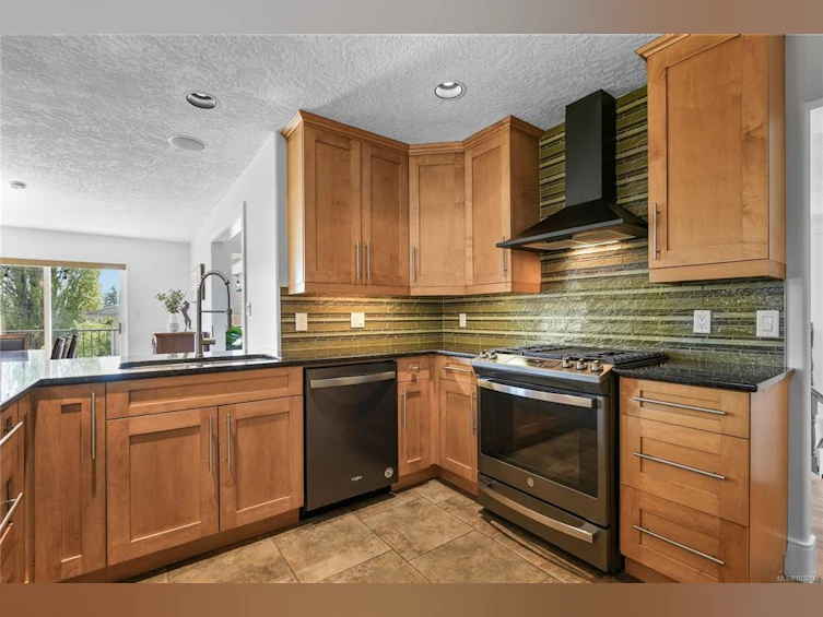 517 Pamela Place, Saanich, BC, V8Z 4H2 - 5