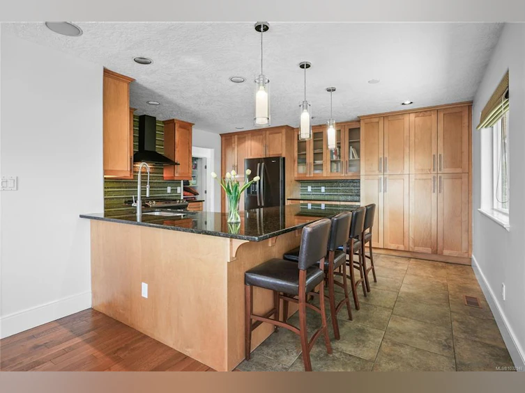 517 Pamela Place, Saanich, BC, V8Z 4H2 - 8