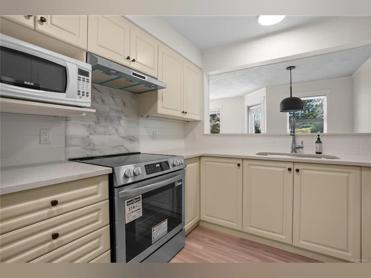 103-951 Topaz Avenue, Victoria, BC, V8T 2M2 - 9