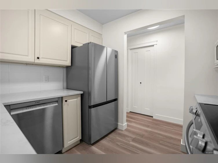 103-951 Topaz Avenue, Victoria, BC, V8T 2M2 - 11