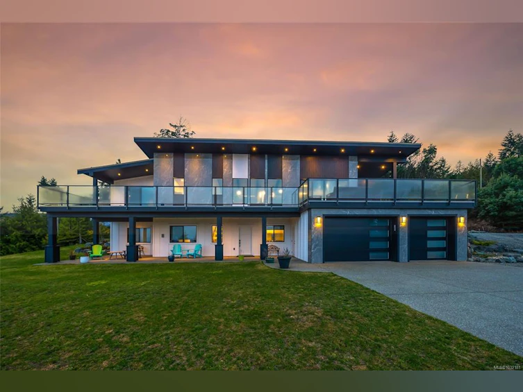 1704 Warn Way, Qualicum Beach, BC, V9K 2S3