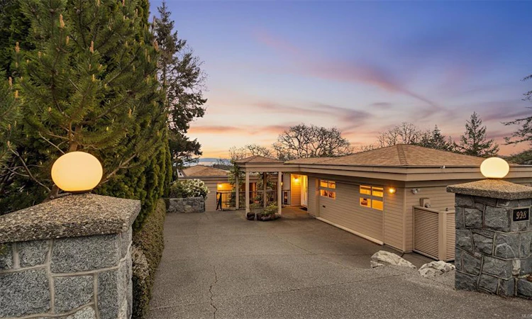 928 Cobblestone Lane