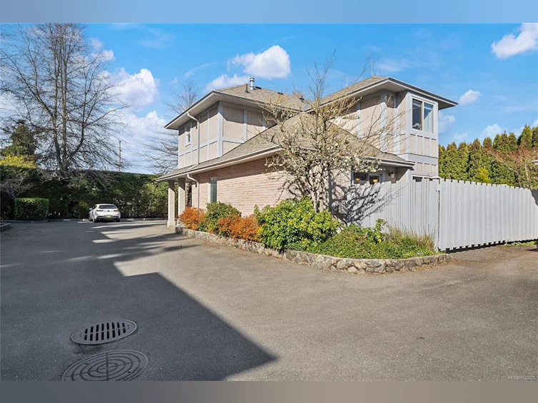 5-1809 Mckenzie Avenue, Saanich, BC, V8N 1A6 - 2