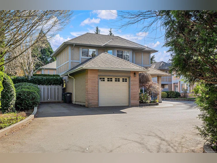 5-1809 Mckenzie Avenue, Saanich, BC, V8N 1A6
