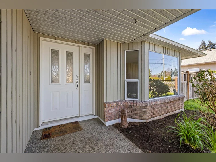 852 Aberdeen Drive, Parksville, BC, V9P 2L9 - 2