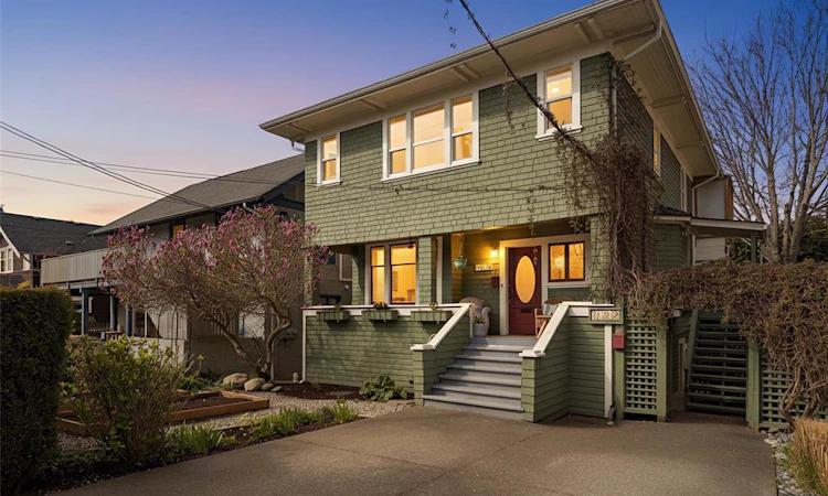 320 Moss Street
