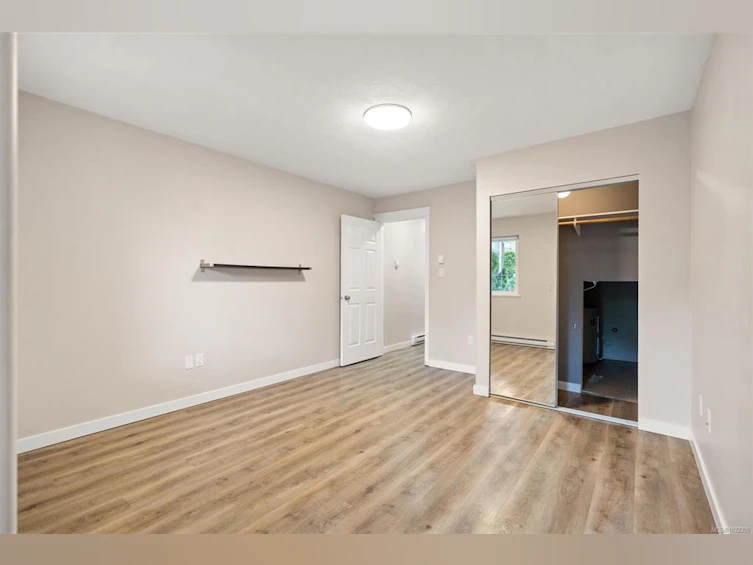 3-1870 Cook Street, Victoria, BC, V8T 3P6 - 8
