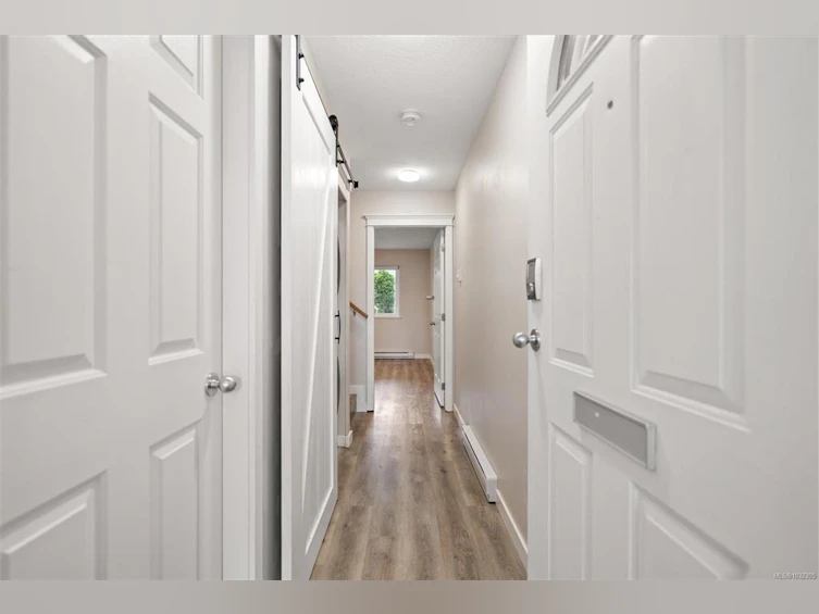 3-1870 Cook Street, Victoria, BC, V8T 3P6 - 3