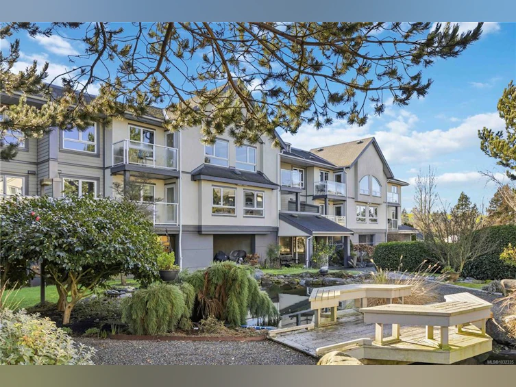 219-2245 James White Boulevard, Sidney, BC, V8L 1Z5