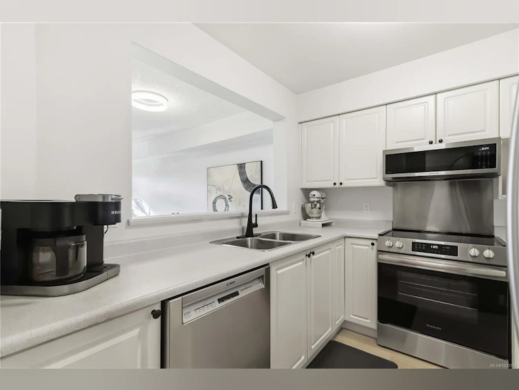 219-2245 James White Boulevard, Sidney, BC, V8L 1Z5 - 5