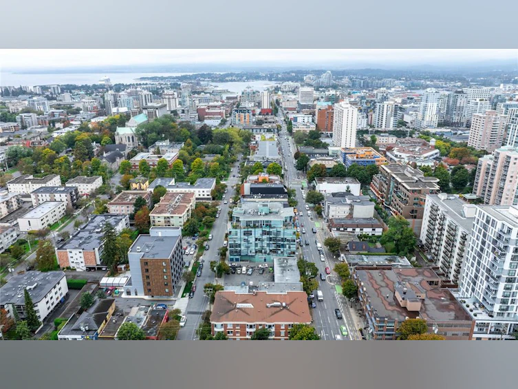 512-1061 Fort Street, Victoria, BC, V8V 3K9 - 2