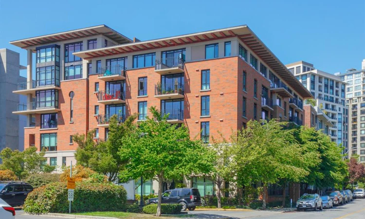 205-827 Fairfield Road