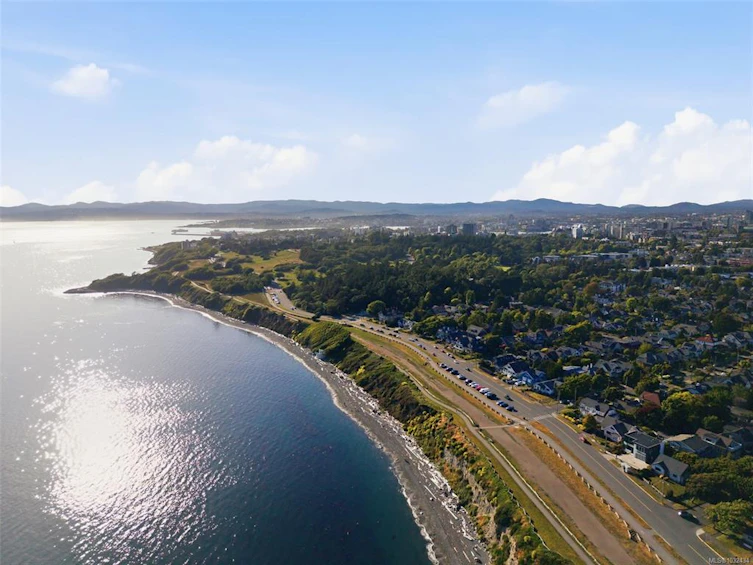 15 Linden Avenue, Victoria, BC, V8V 4C9 - 39