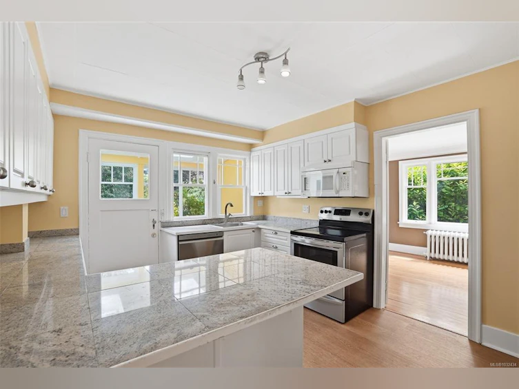 15 Linden Avenue, Victoria, BC, V8V 4C9 - 16