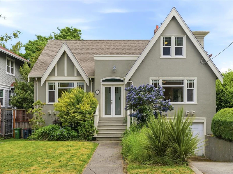 15 Linden Avenue, Victoria BC V8V 4C9