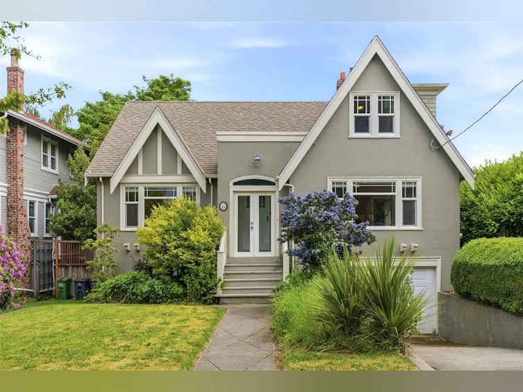 15 Linden Avenue, Victoria, BC, V8V 4C9