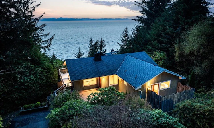 2594 Seaside Drive