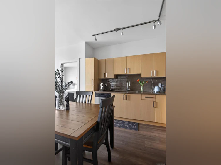 410-1900 Watkiss Way, View Royal, BC, V9B 0S8 - 9