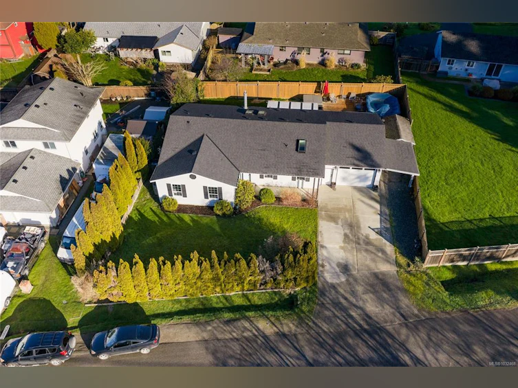 1605 Sharon Place, French Creek, BC, V9P 1Y7 - 10