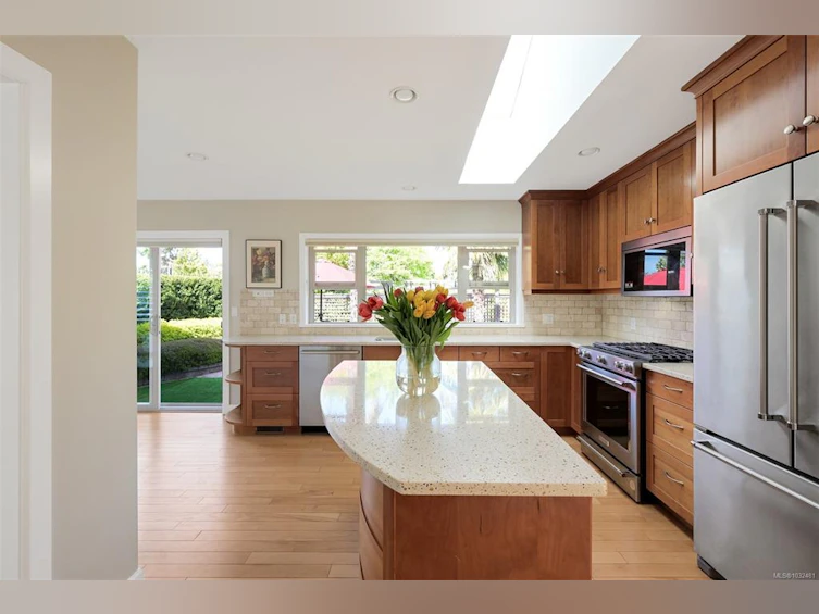 2770 Arbutus Road, Saanich, BC, V8N 5X4 - 20