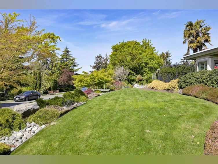 2770 Arbutus Road, Saanich, BC, V8N 5X4 - 66