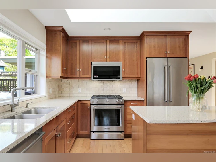 2770 Arbutus Road, Saanich, BC, V8N 5X4 - 13