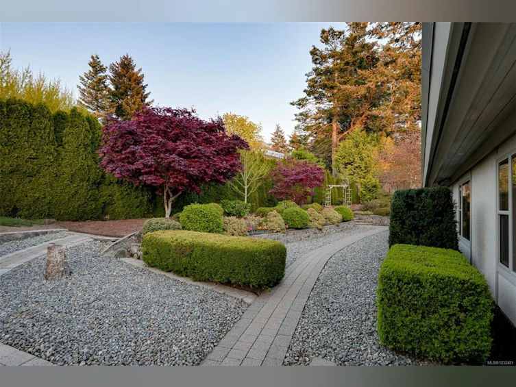 2770 Arbutus Road, Saanich, BC, V8N 5X4 - 88