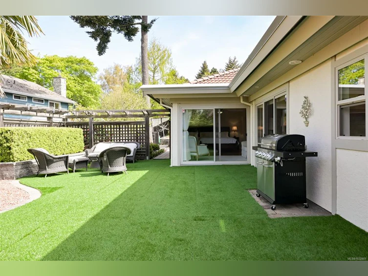 2770 Arbutus Road, Saanich, BC, V8N 5X4 - 25