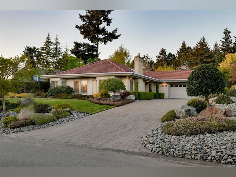 2770 Arbutus Road, Saanich, BC, V8N 5X4 - 77