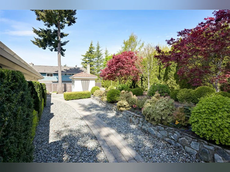 2770 Arbutus Road, Saanich, BC, V8N 5X4 - 58
