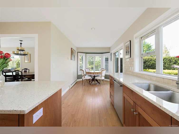 2770 Arbutus Road, Saanich, BC, V8N 5X4 - 21